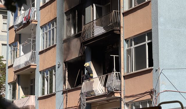 Konya'da apartmanda çıkan yangında 13 kişi dumandan etkilendi