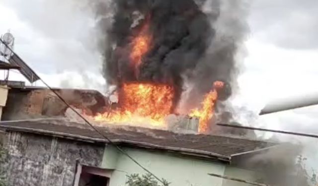 Samsun'da bir evin çatısında çıkan yangın hasara neden oldu