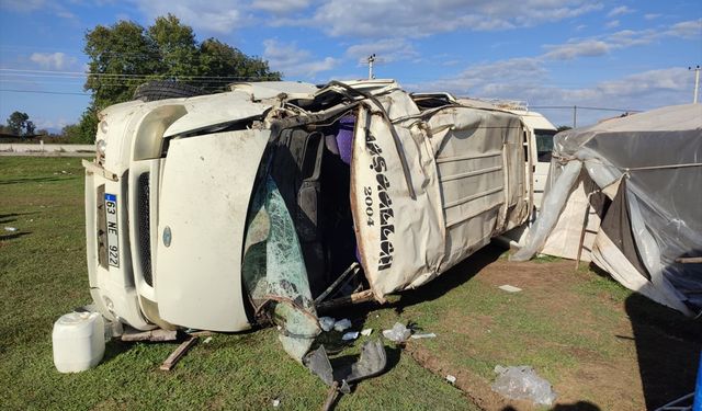Samsun'da minibüs devrildi, bir kişi öldü, bir kişi ağır yaralandı