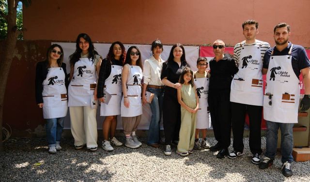 “Çöpte Bulduk” gönüllülerine ünlü isimden destek