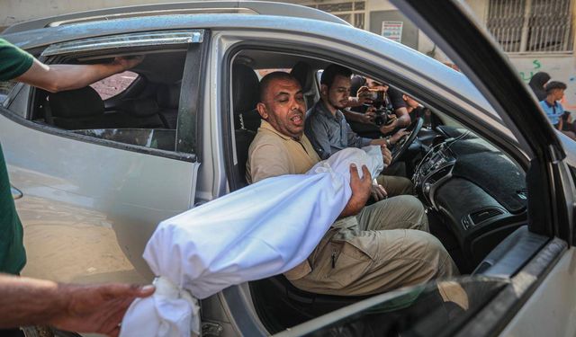 Katil İsrail ateşkese rağmen Gazze'ye saldırılarını sürdürüyor