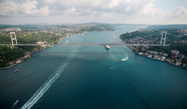 İstanbul Boğazı'nda gemi trafiği çift yönlü kapatıldı