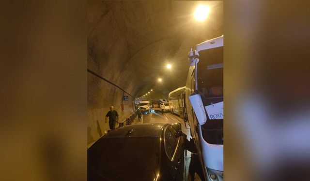 Antalya'da 8 araç birbirine girdi!