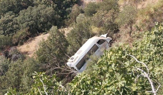 Aydın'da uçuruma yuvarlanan öğrenci servisindeki 5 kişi yaralandı