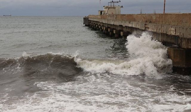Tekirdağ'da poyraz deniz ulaşımını etkiledi