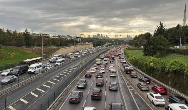 İstanbul'da trafik yoğunluğu yaşanıyor