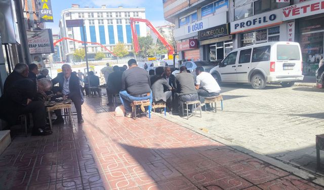 Van Çarşısı Esnafın İşgali Altında Vatandaşın Sokakları Gasp Ediliyor!