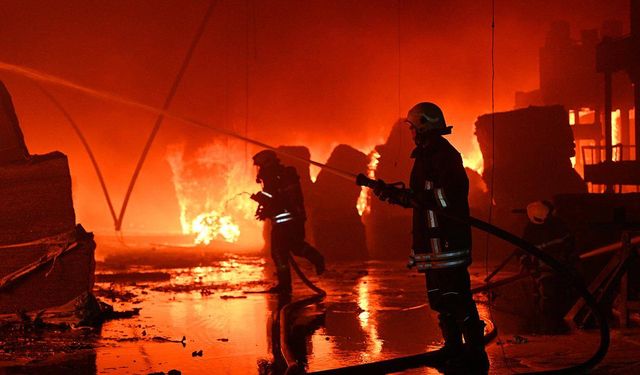 Kayseri'de keçe fabrikasında çıkan yangın 15.saatte kontrol altına alındı