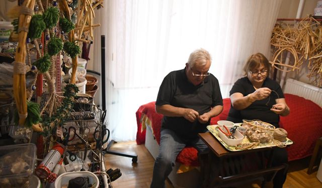 Süs eşyası yapımı demans hastasına 'terapi', eşine gelir kapısı oldu