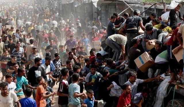 Gazze’ye yardım TIR’ları girdi: Ateşkes sonrası ilk konvoy sınırı geçti