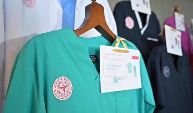 Bakanlıktan kıyafet düzenlemesi: Ebeler mürdüm, hemşireler lacivert giyecek