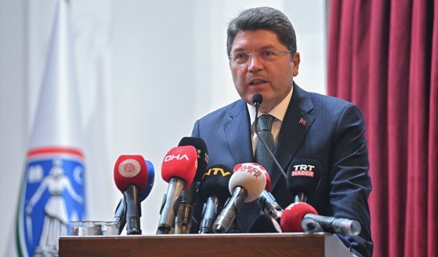 Bakan Tunç, AÜ Hukuk Fakültesinin 100. kuruluş yıl dönümü törenine katıldı