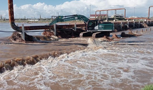 Çanakkale'de Tuzla Çayı taştı