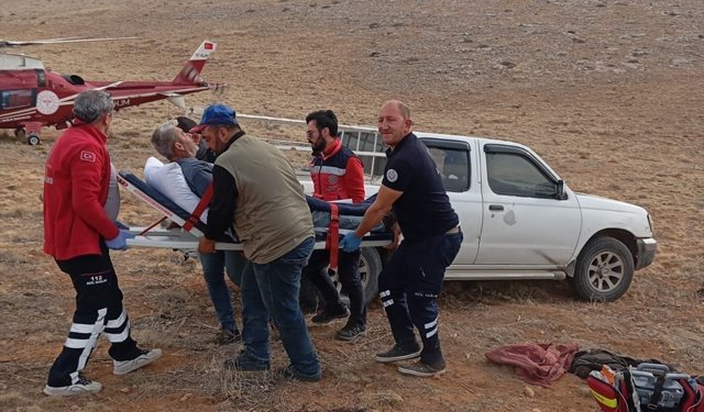 Dağlık alanda kalp krizi geçiren çoban hava ambulansıyla hastaneye kaldırıldı