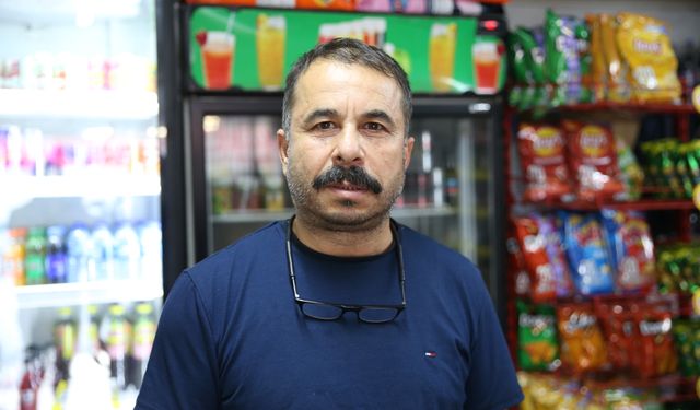 Hatay'da bir hayırsever mahallelinin markete borcunu ödedi