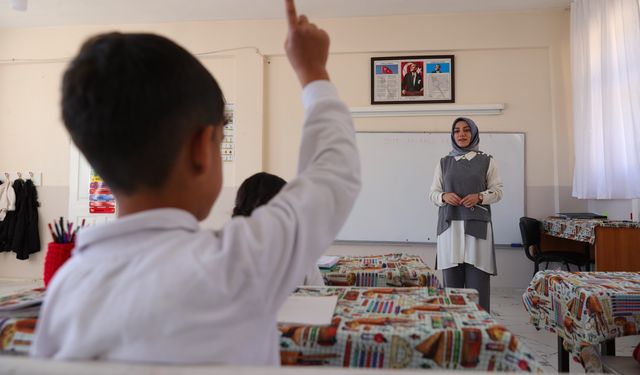 Irak sınırında görev yapan Gülay öğretmenden okuldan eve uzanan eğitim seferberliği