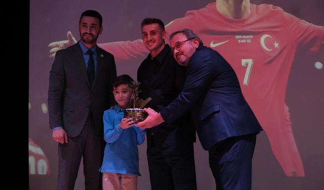 Fenerbahçeli Milli Yıldız Kerem Aktürkoğlu Öğrencilerle Buluştu