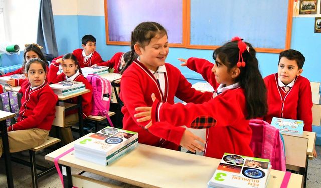 Öğrenciler ikinci döneme "Bayrak Sevgisi" ile başlayacak