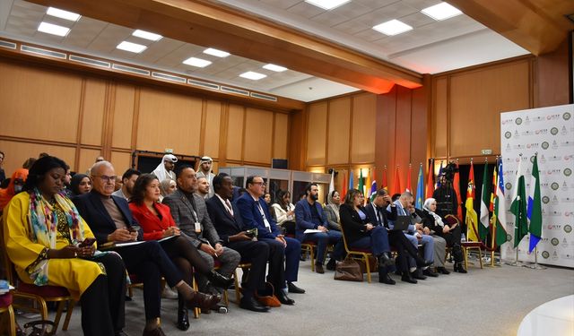 İslam ülkelerinden gençler demokrasi, barış ve güvenliği konuşmak için Fas'ta buluştu