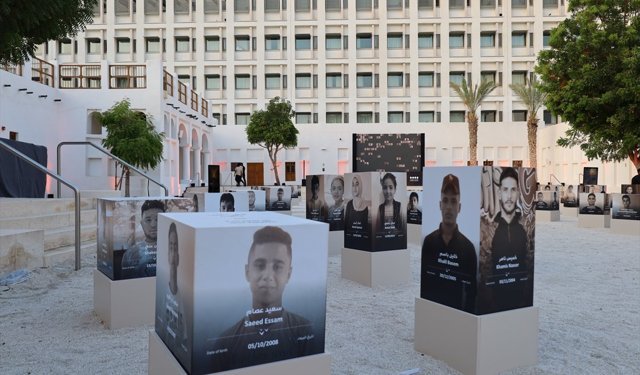 Katar'da Gazzeli çocukları temsil eden '241' sergisi açıldı