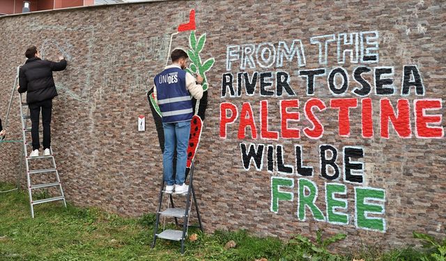 Samsun'da üniversite öğrencilerinden Filistin'e grafitili destek