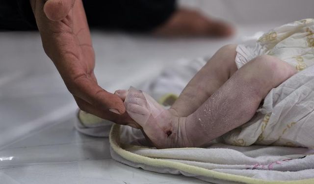 Gazze’de 27 günlük bebek soğuktan öldü
