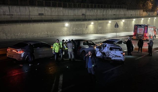 İstanbul'da 7 aracın karıştığı kazada 7 kişi yaralandı