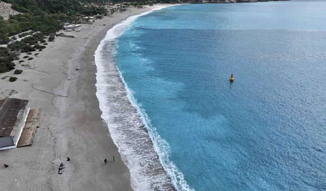 Fethiye'de Ölüdeniz'in rengi turkuaza döndü