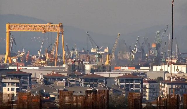 Tuzla'da tersanede gemi yangını