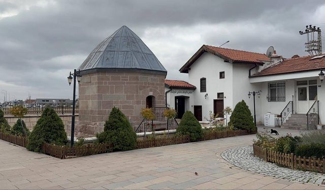 Türbedarlık geleneği "tuz" ikramıyla devam ediyor