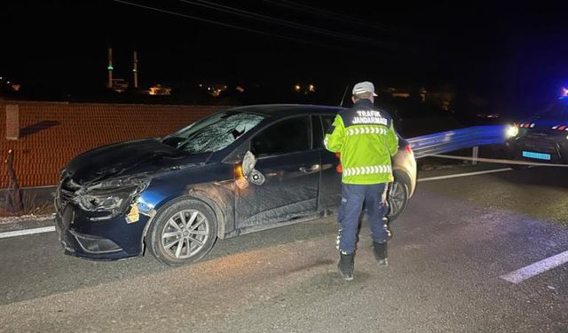 Uşak'ta araç yayalara çarptı! 3 ölü