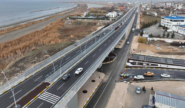 Van Çevre Yolu’nun iki etabı trafiğe açıldı