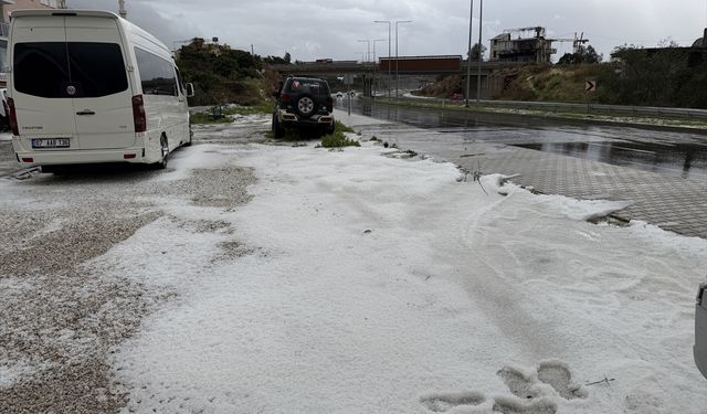 Alanya'da sağanak ve dolu etkili oldu
