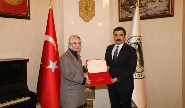 Bakan Göktaş'tan, Kars'ta 'Huzurlu Aile Huzurlu Toplum Projesi'ni yapan kaymakama teşekkür belgesi