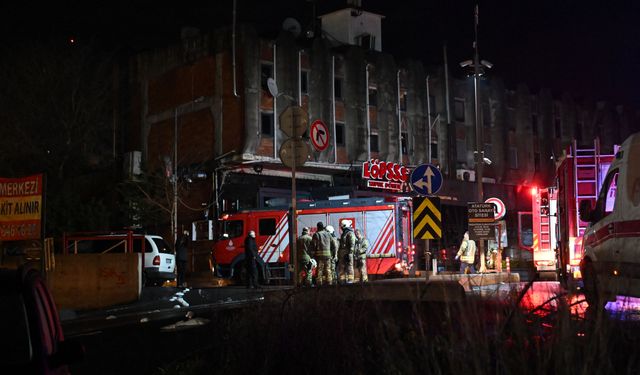 Sarıyer'de sanayi sitesinde çıkan yangında 5 otomobil yandı