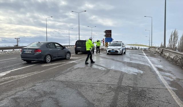 Sivas-Kayseri kara yolu tipi nedeniyle ulaşıma kapandı