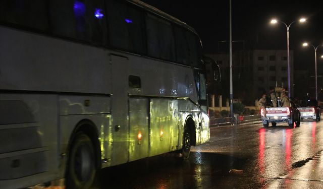 SANA: Halep'teki terör örgütü YPG/SDG'li son grup şehrin dışına tahliye ediliyor