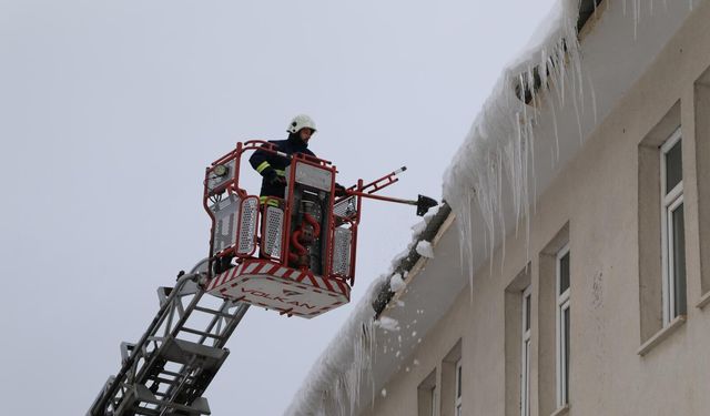 Van, Hakkari, Bitlis ve Muş'ta 343 yerleşim yerine ulaşım sağlanamıyor