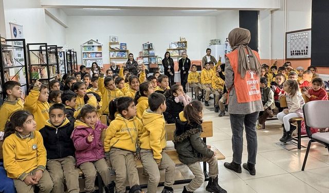 Van'da üniversite öğrencileri, minik öğrencilere ekolojik bilinç aşılıyor