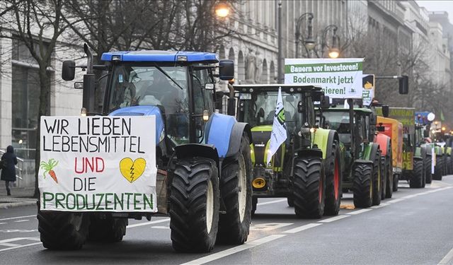 Almanya'da çiftçiler yine sokaklara döküldü