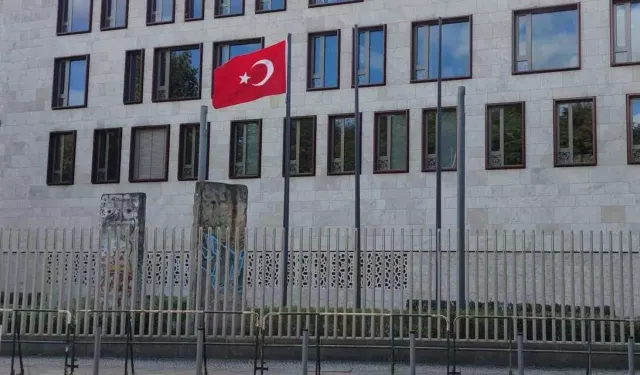 Türkiye'nin Berlin Büyükelçiliği'ne boyalı saldırı