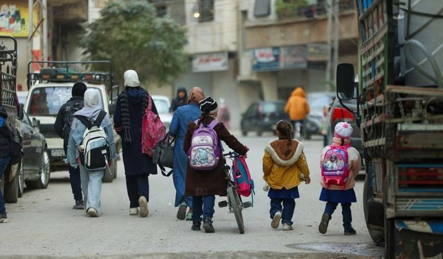 Suriye'de YPG işgalindeki Aynularab ilçesinde açılan insani koridordan sivillerin geçişi başladı