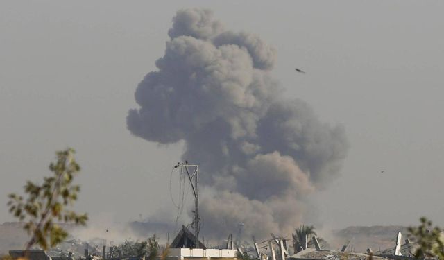 Soykırımcı İsrail Gazze'de hava ve kara saldırılarını sürdürüyor