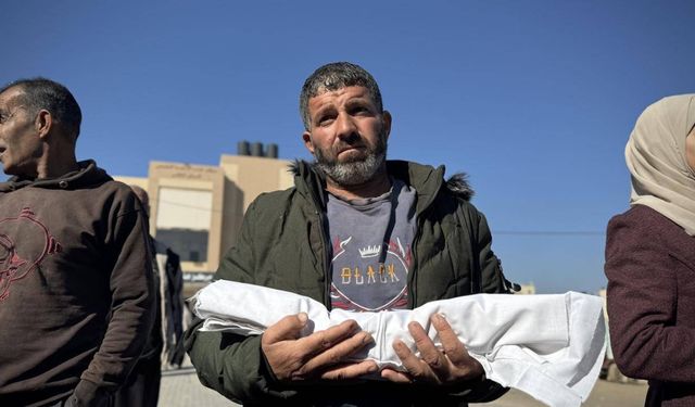 Katil İsrail'in saldırılarında can kaybı 71 bin 654'e yükseldi