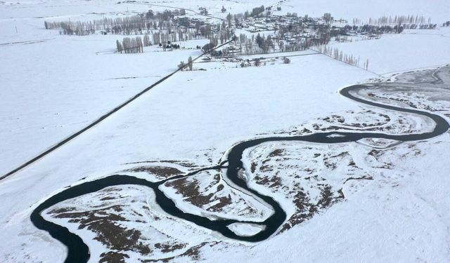 Kars ve Tunceli'de 490 köy yolu ulaşıma kapandı