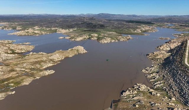 Tahran'da 5 barajın su seviyesi "ölü hacmin" altına indi