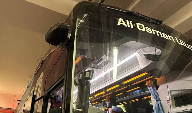 Trabzonspor'un otobüsüne maç öncesi taşlı saldırı!