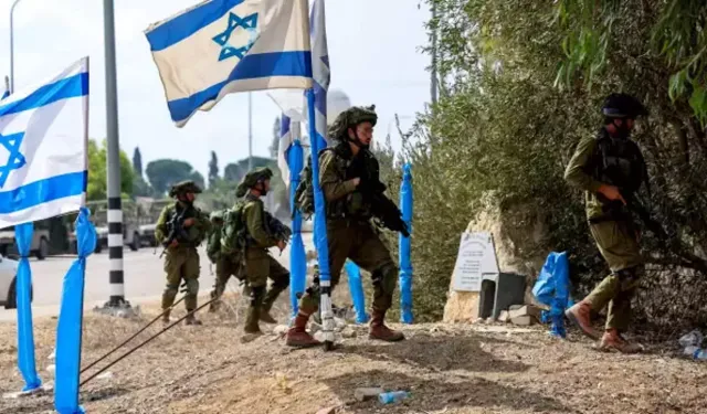 Filistin topraklarını gasbeden İsrailliler, Nablus'ta bazıları 70 yıllık olan zeytin ağaçlarını kesti