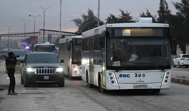 Halep'teki teröristler otobüslerle Tabka'ya gönderildi