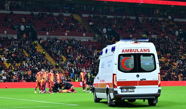 Kupa maçında korkunç çarpışma! Ambulans sahaya girdi